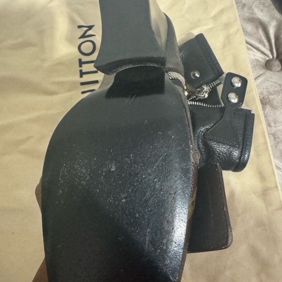 Louis Vuitton Patti boot with double zips, grained goat leather and monogram. - Picture 5 of 6